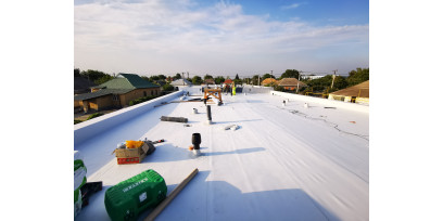 Какое нужно оборудование и инструмент для монтажа ПВХ мембраны на плоской крыше Какое нужно оборудование и инструмент для монтажа ПВХ мембраны на плоской крыше