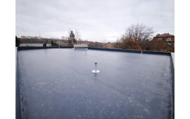 Монтаж цветной ПВХ мембраны на кровле частного дома. Монтаж цветной ПВХ мембраны на кровле частного дома.