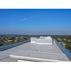 ПВХ-мембраны для плоских крыш в Харькове: профессиональное сравнение и монтаж под местный климат