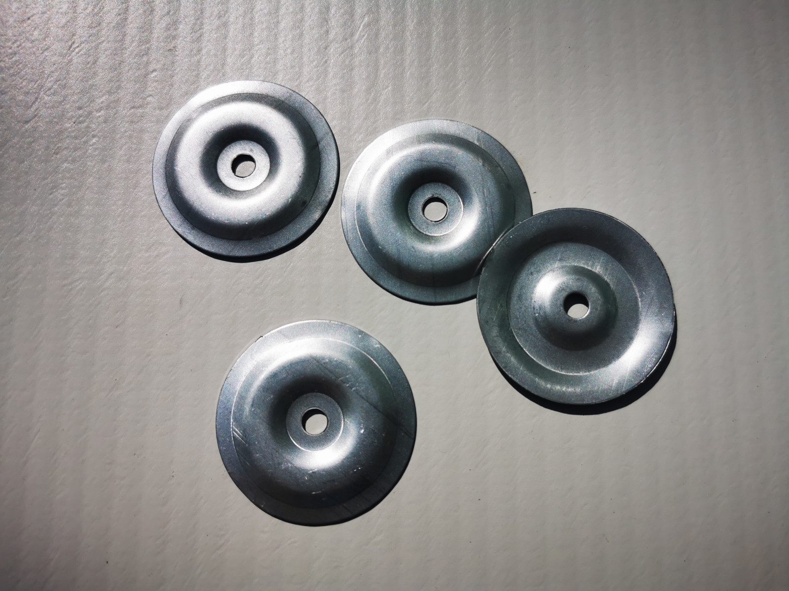 Тарелка дожимная кровельная ф 50 мм круглая оцинкованная. Шайба для крепления ПВХ ТПО мембраны. Тарелка дожимная кровельная ф 50 мм круглая оцинкованная. Шайба для крепления ПВХ ТПО мембраны.