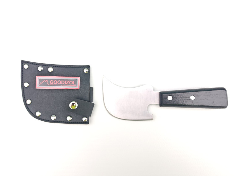 Чехол из кожи для месяцевидного ножа. Чехол из кожи для месяцевидного ножа.