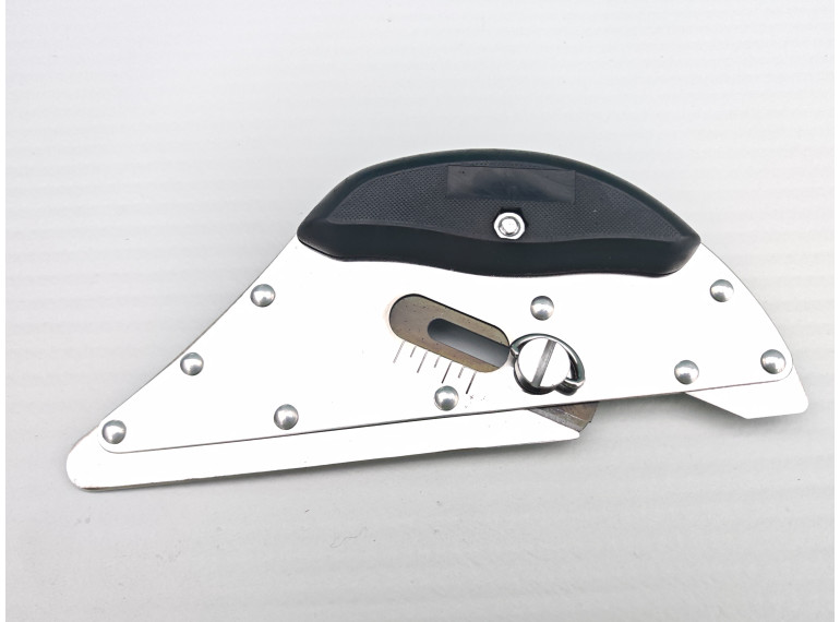 Різак для килимових покриттів